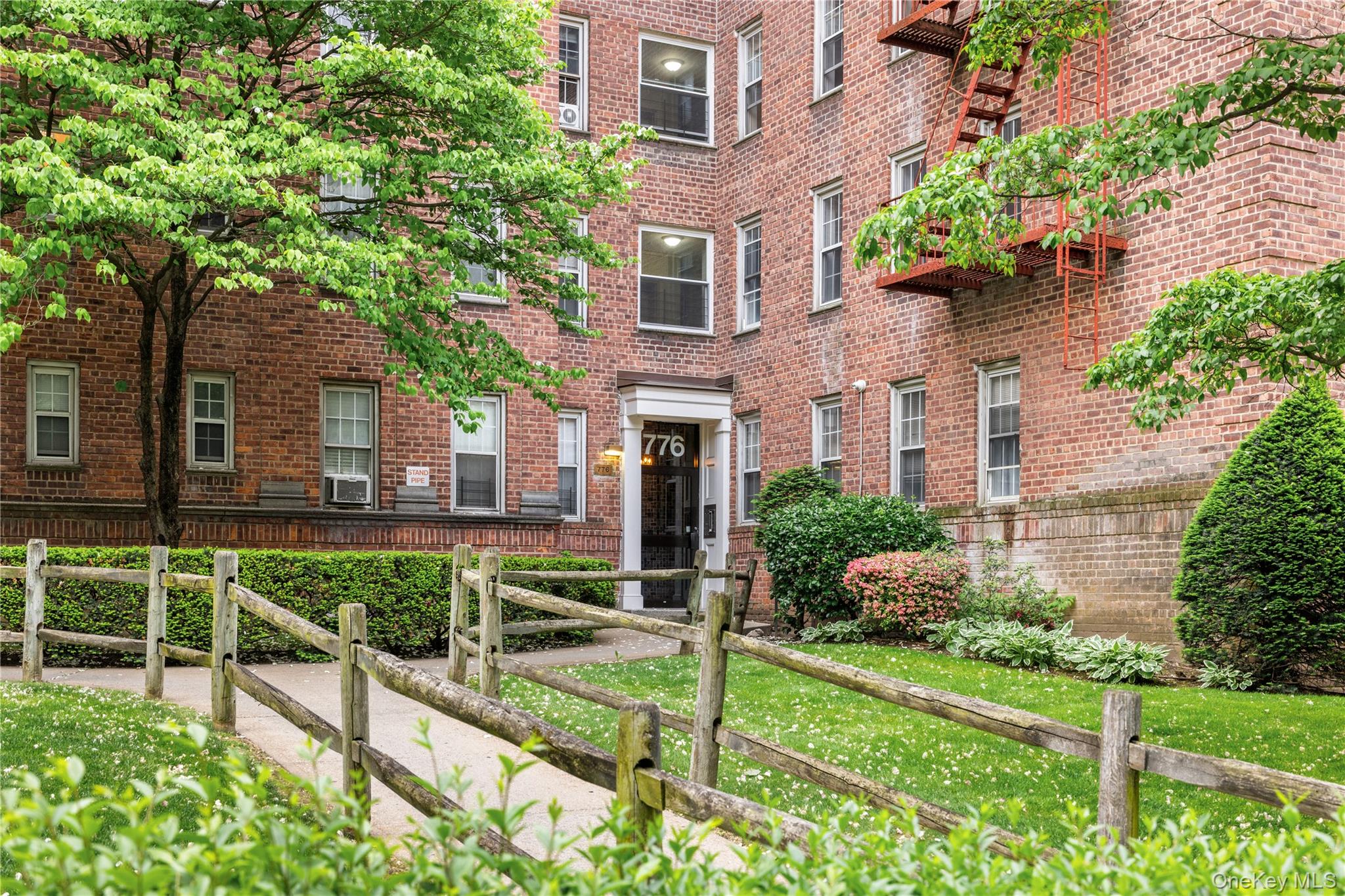 This 1-bedroom, 1-bathroom co-op at 776 Bronx River Road in the Bronxv...