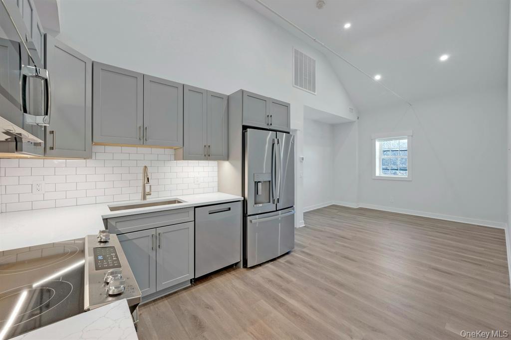 Fully renovated LOFT one bedroom in downtown Briarcliff Manor!  Exciti...