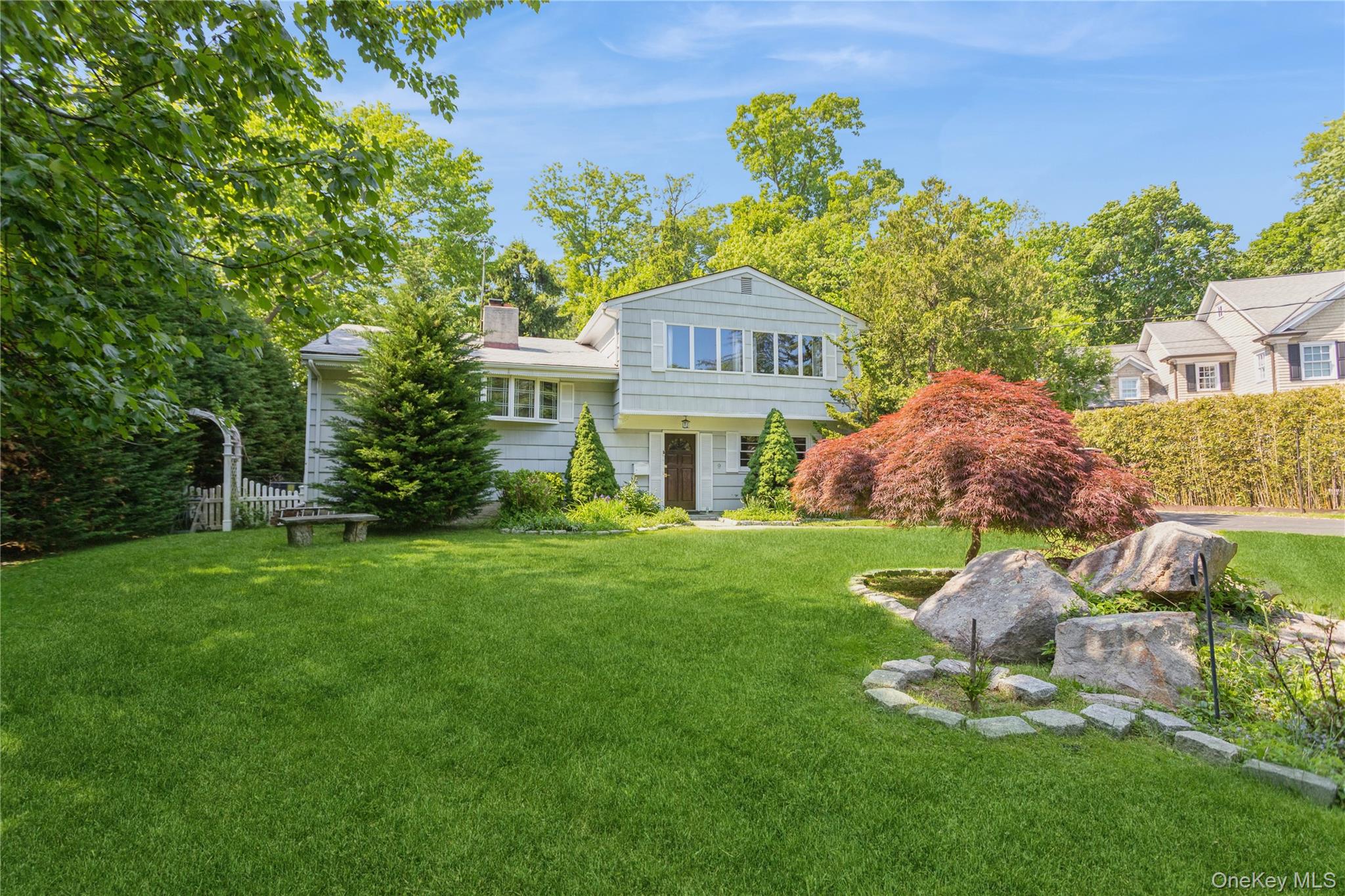 A wonderfully refreshed 4bdrm 3ba home offers easy living in open layo...