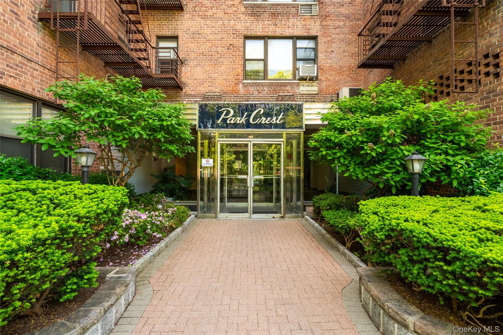 Welcome to Park Crest! Move right into this bright and spacious Junior...