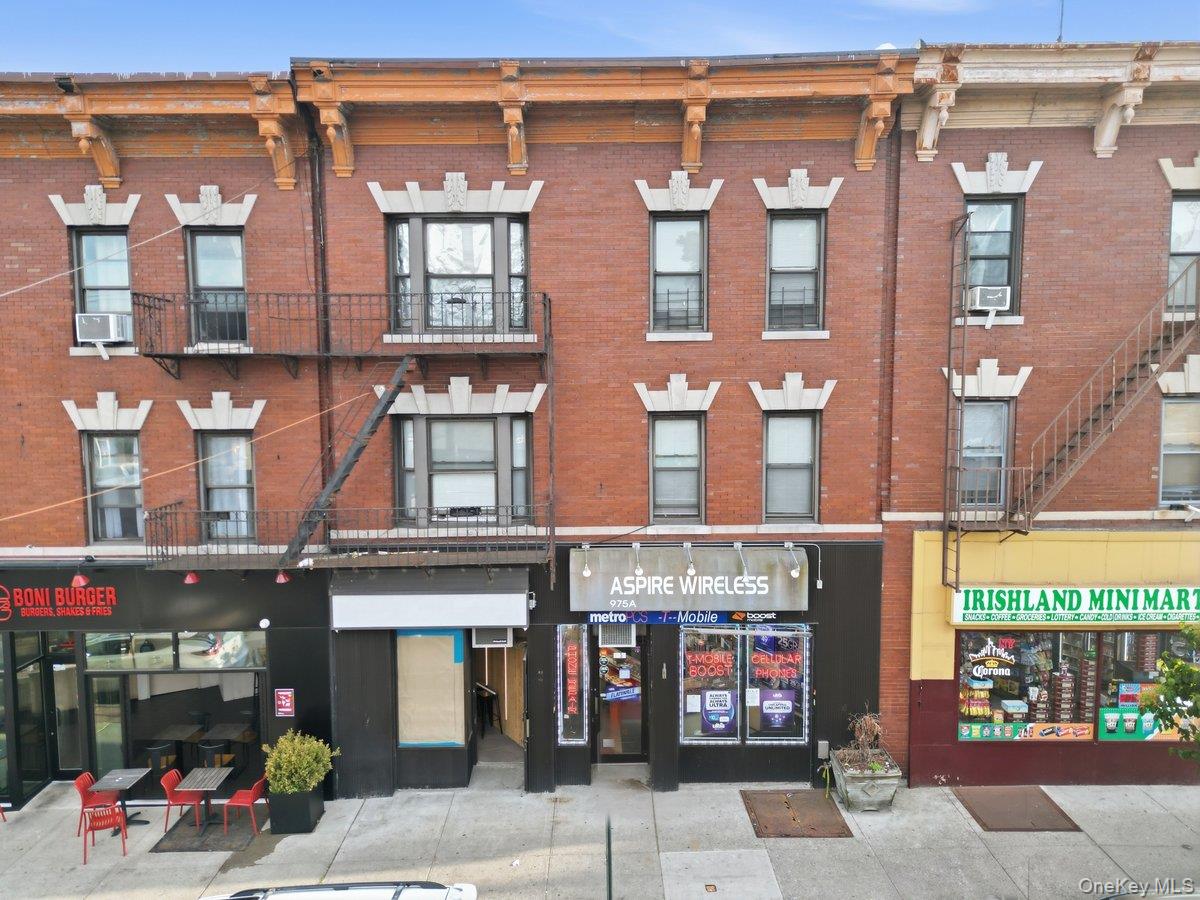 Terrific opportunity to acquire an exceptional mixed-use brick buildin...