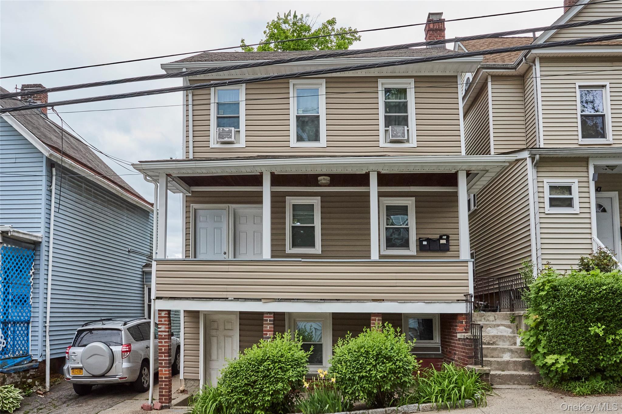Incredible Investment Opportunity! This 2-family home boasts a lower l...