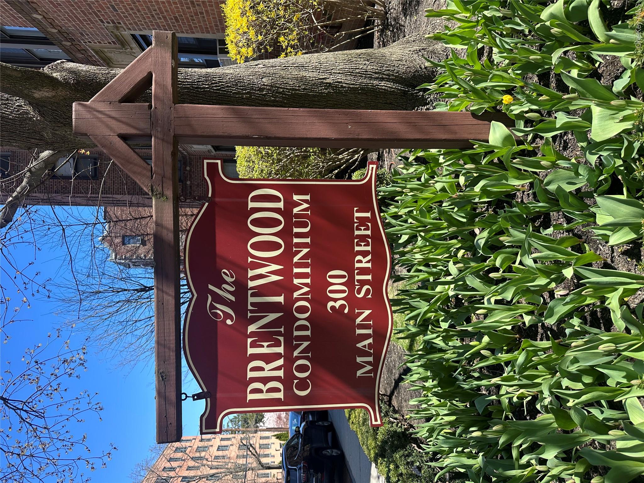 This one-bedroom apartment offers condo-style living in a fantastic lo...