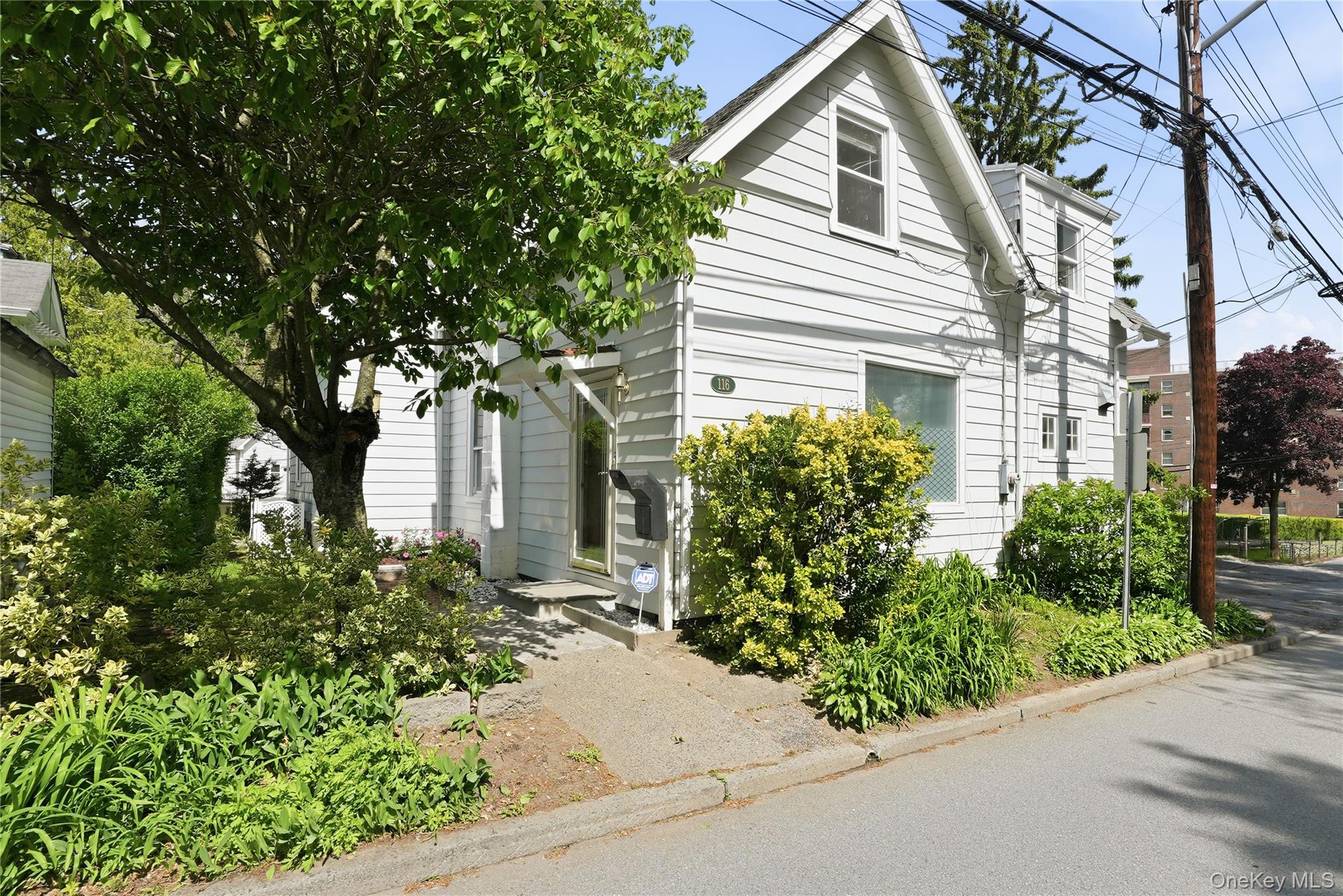 Charming village Colonial is just a short walk to the train, local sho...