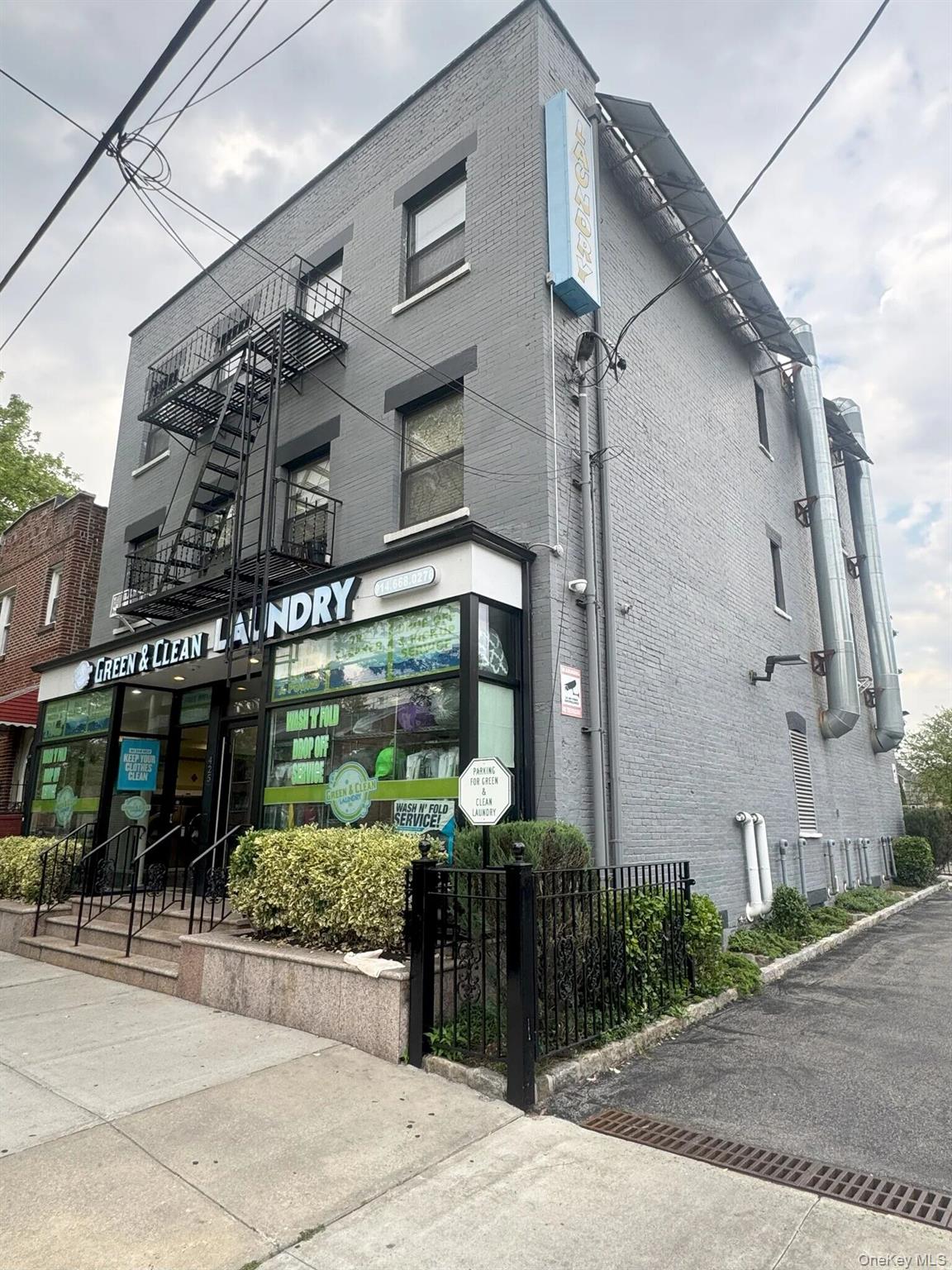 Excellent investment opportunity, this well maintained mixed use build...