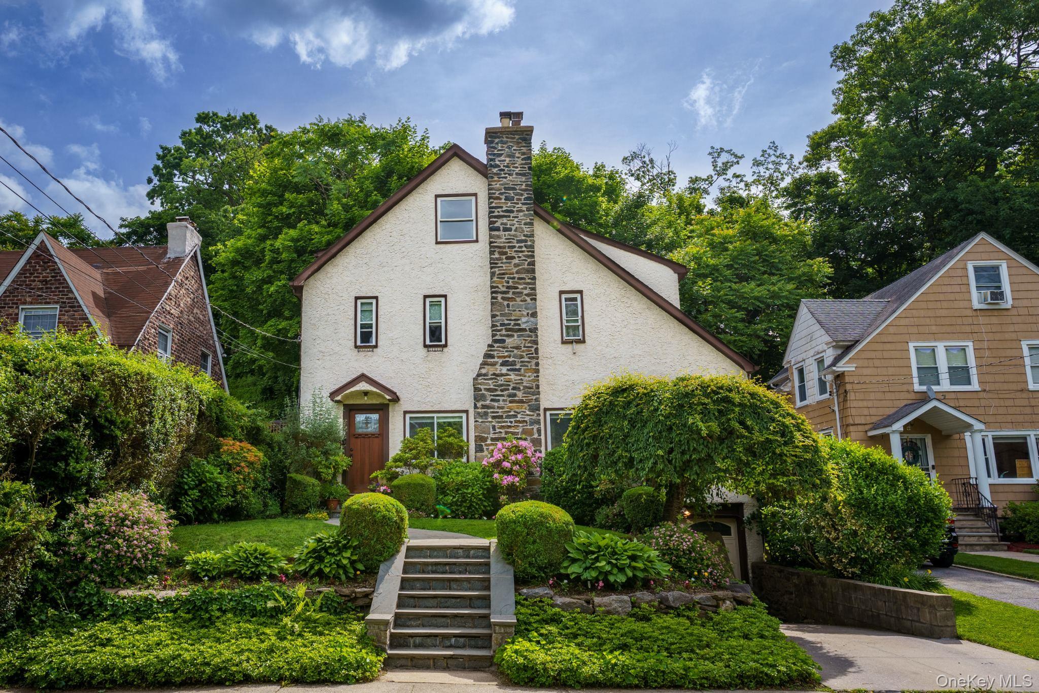 Situated on the north end of Mount Vernon along the Pelham border, in...