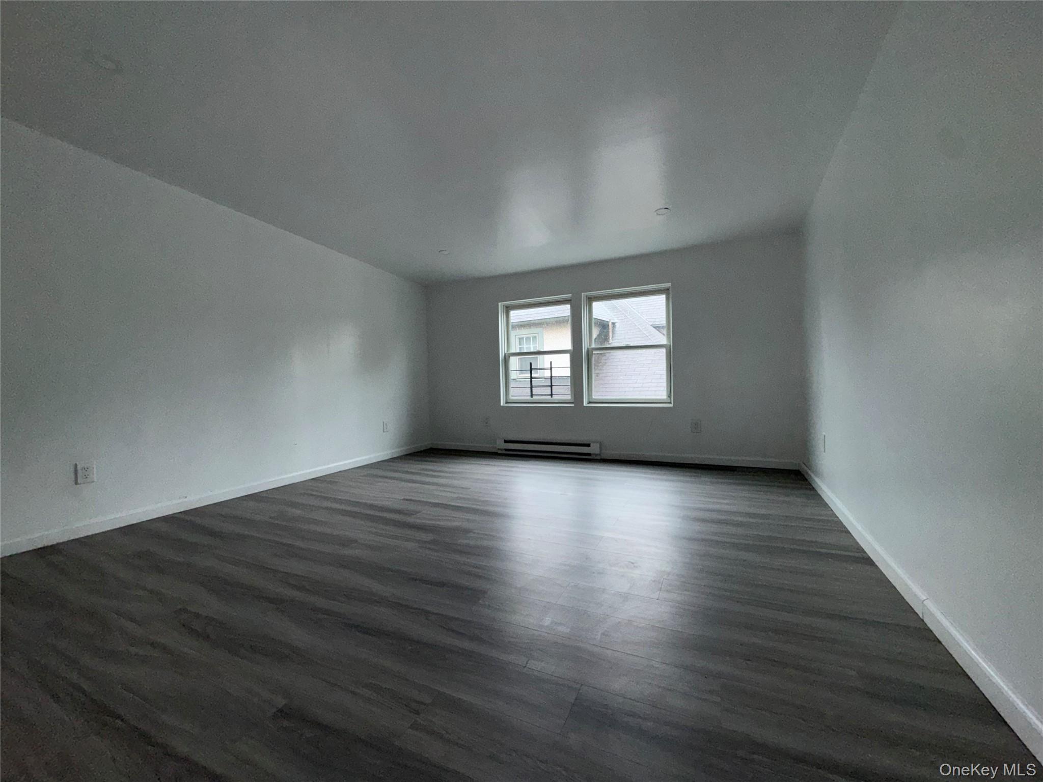 Spacious and well maintained 1 bedroom apartment located on the second...