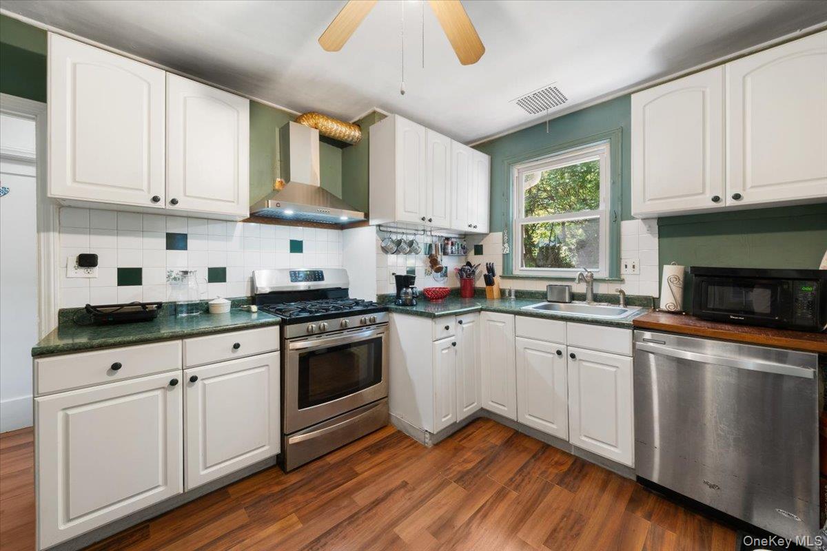 Photo 10 of this property