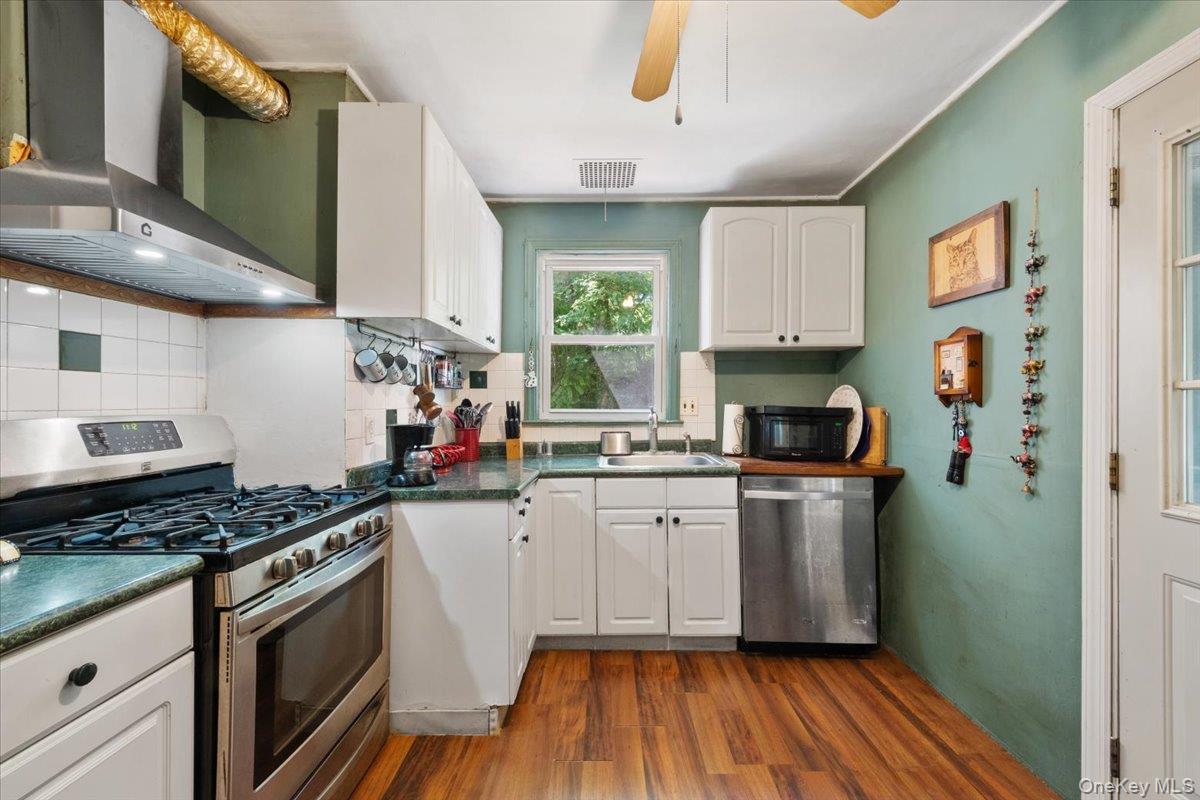Photo 11 of this property