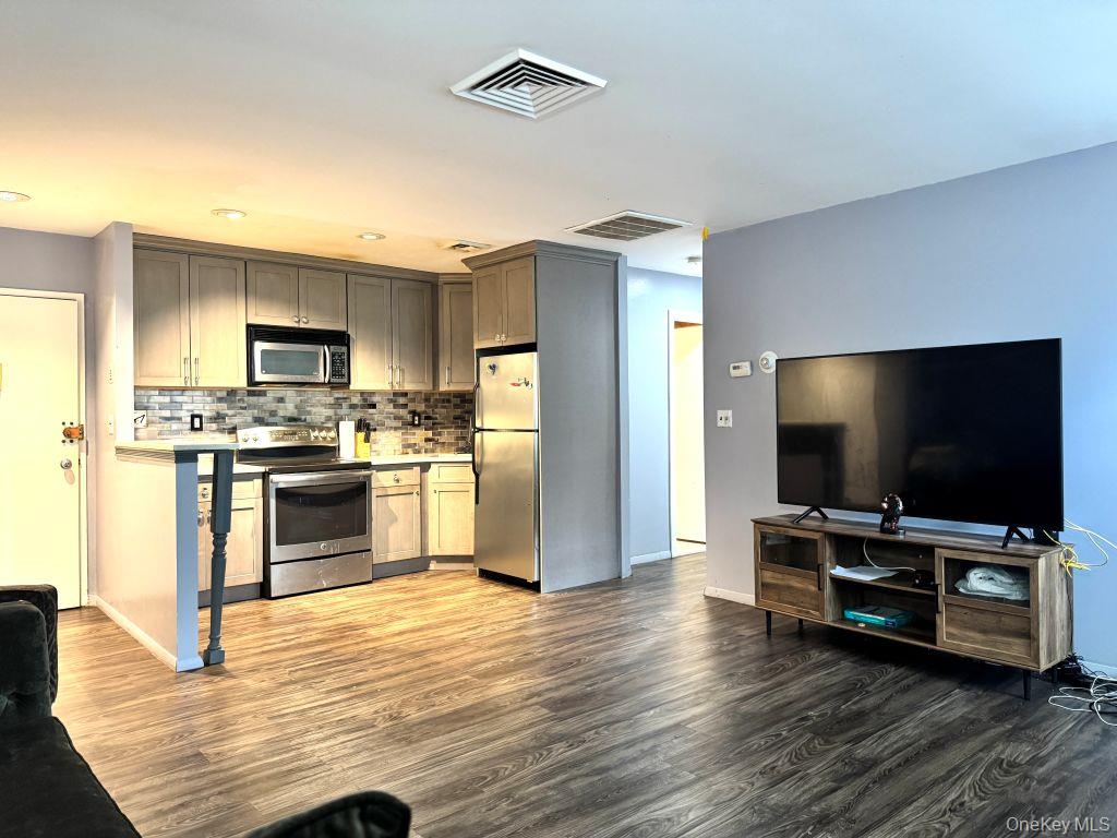 Photo 7 of this property