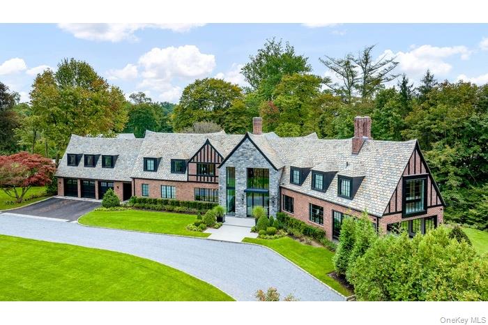 An extraordinary expression of modern architecture and timeless crafts...