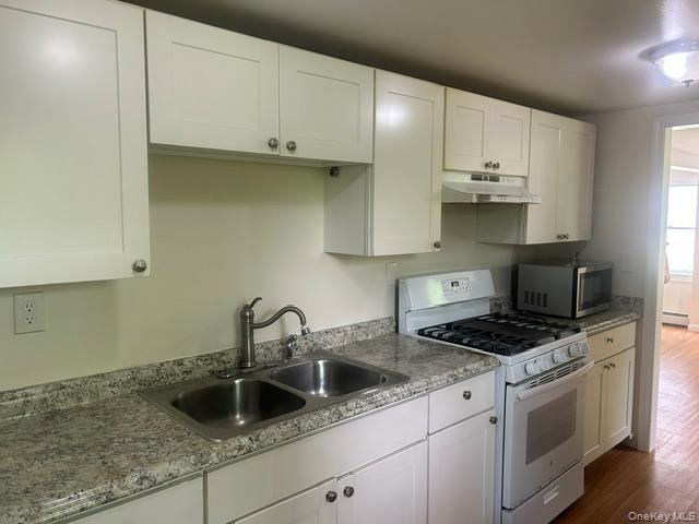Photo 4 of this property