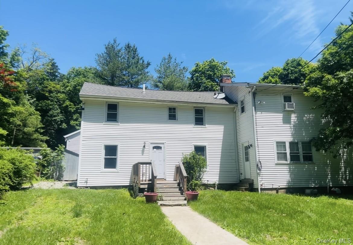 Freshly painted 3-bedroom, 1-bath bi-level home in Mount Kisco, ideall...