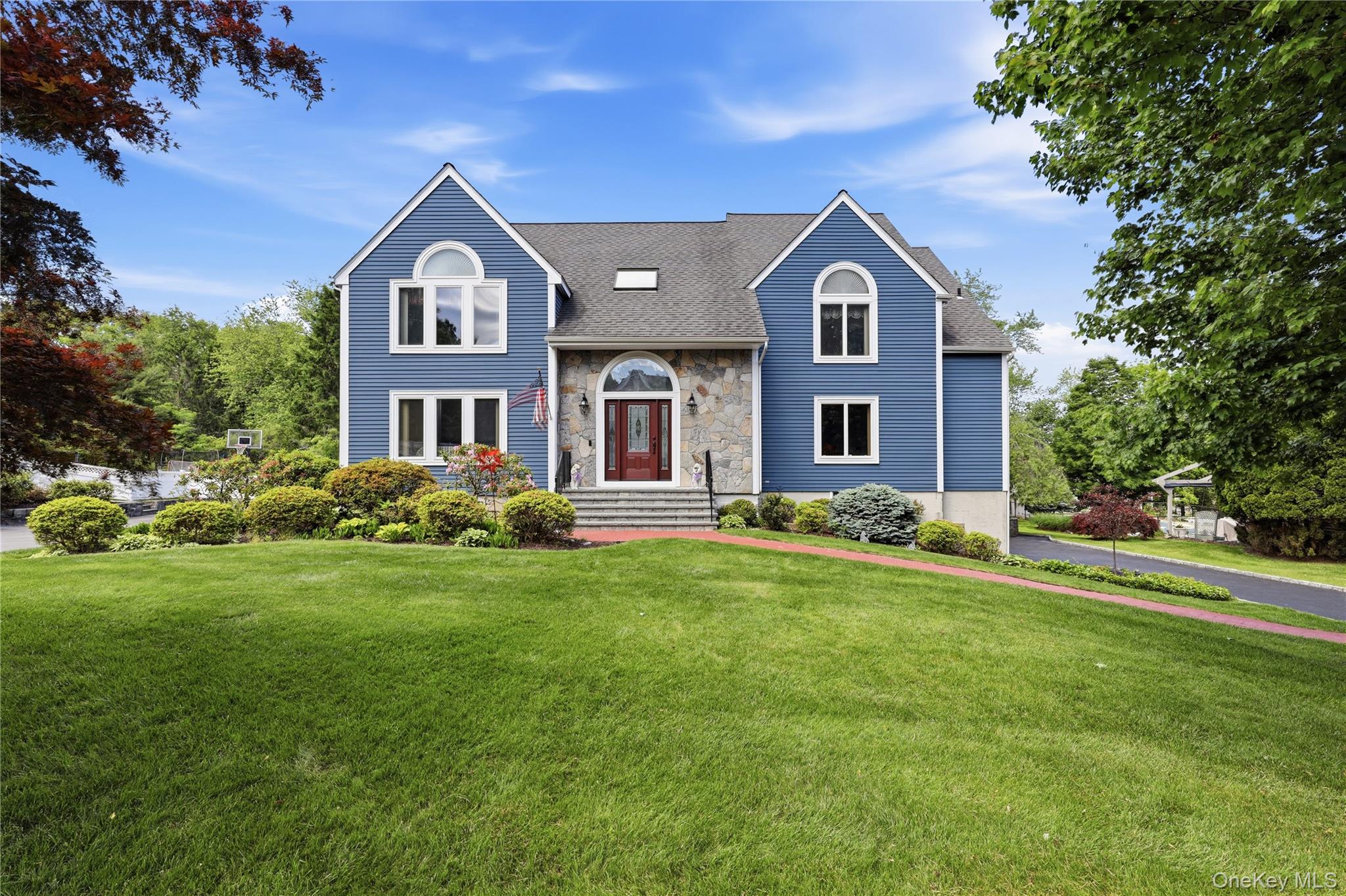 Welcome to this exceptional Colonial in the highly sought-after London...
