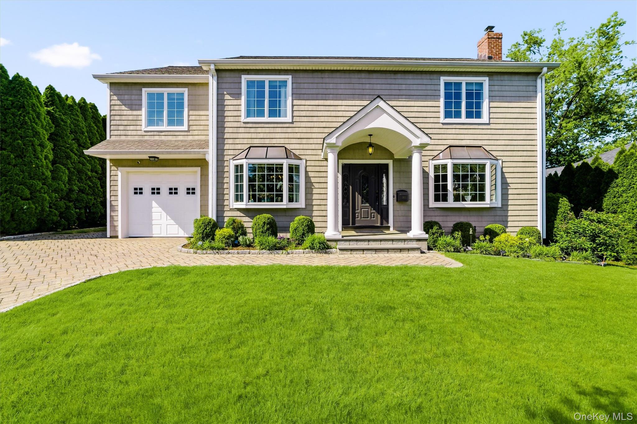 Welcome home to 185 Old Wilmot Road in prestigious Wilmot Manor. This...