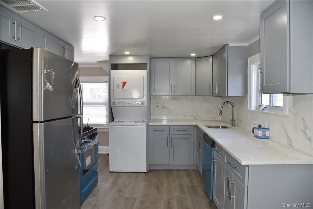 Large Renovated 2 Bedroom, 1 Bath apartment close to town and train in...