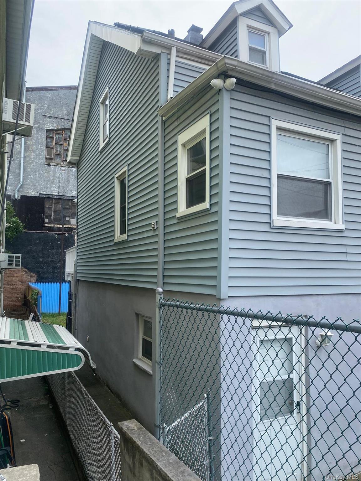 Photo 4 of this property