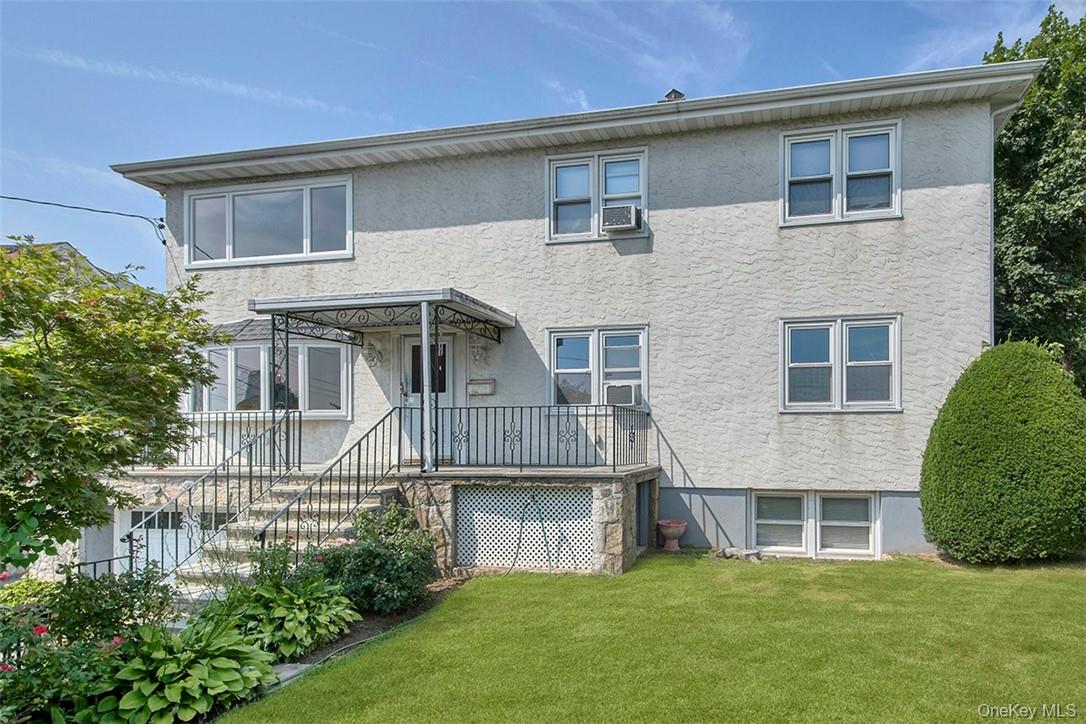 Pristine 3 bedroom, first floor apt in a multi family home in West Har...