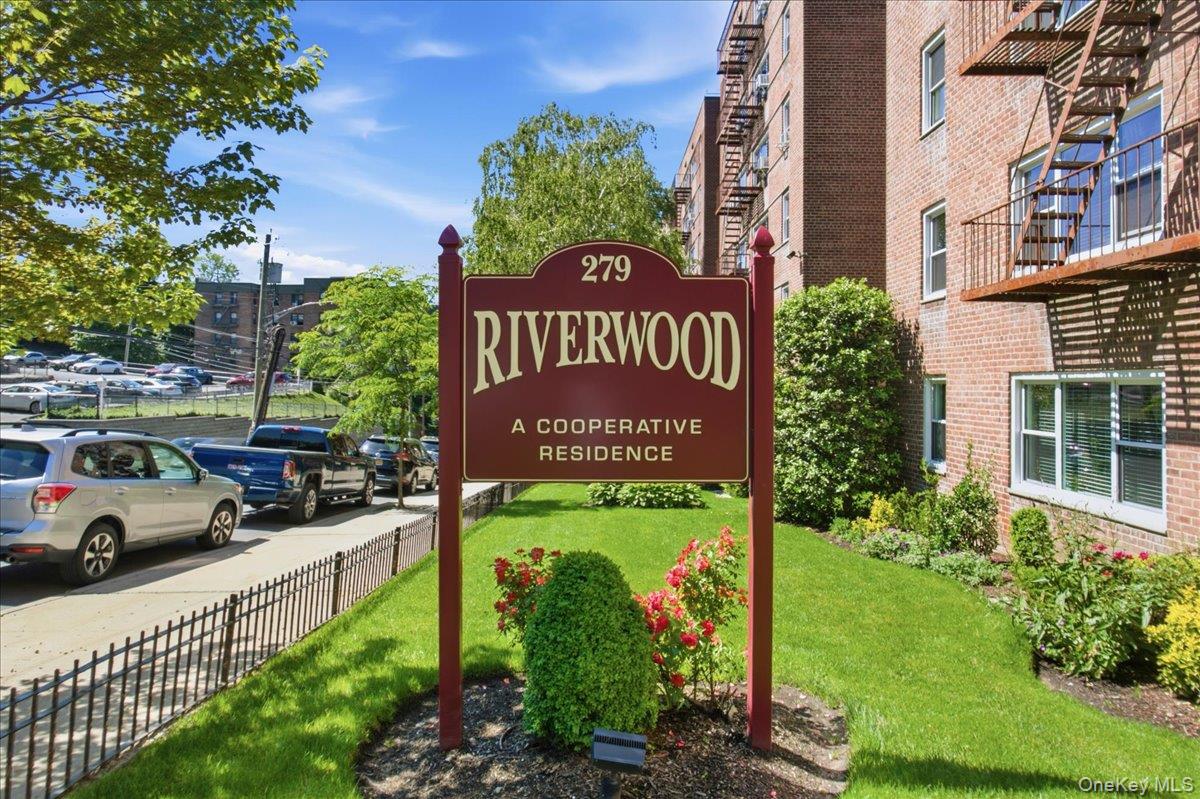 Riverwood Cooperative presents a top-floor, spacious, east-facing, 1BR...