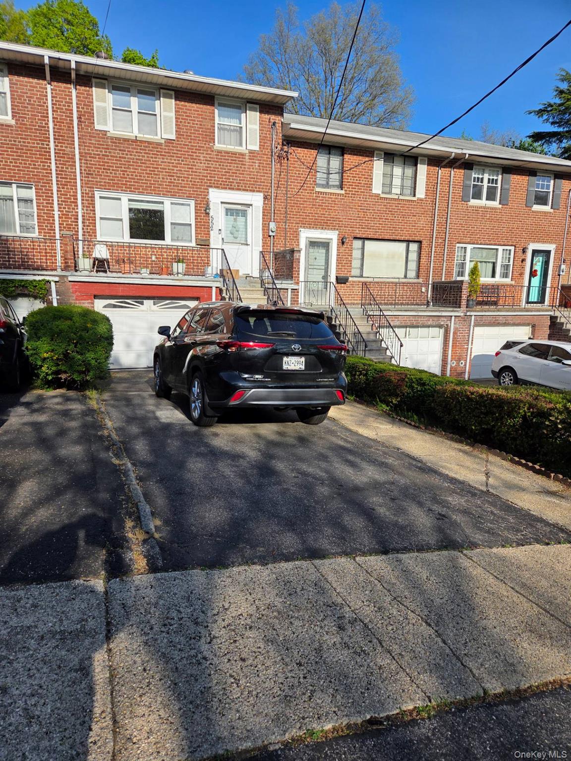 A beautiful brick townhouse in Pelham Manor, Westchester County. Excel...