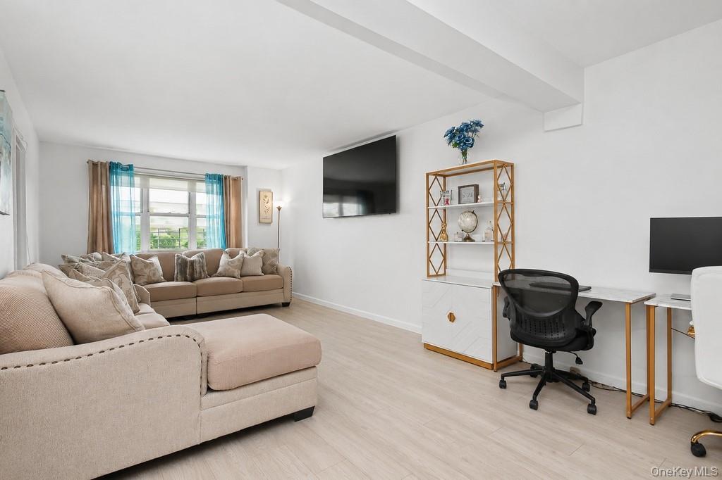 Move-In Ready 2-BR Co-op at The Carriage House! This spacious 2-bedroo...