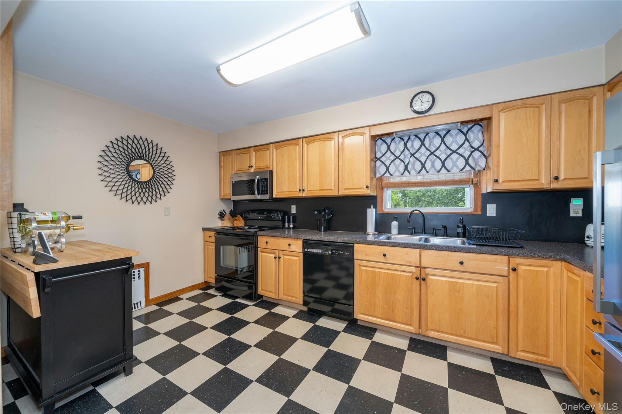 Photo 6 of this property