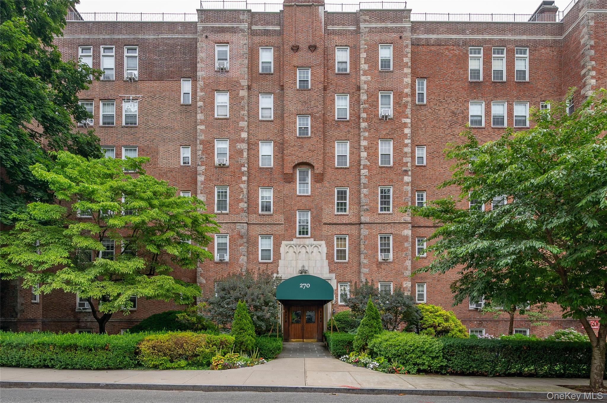 Welcome to Bronxville Chateau! This beautifully one-bedroom co-op comb...