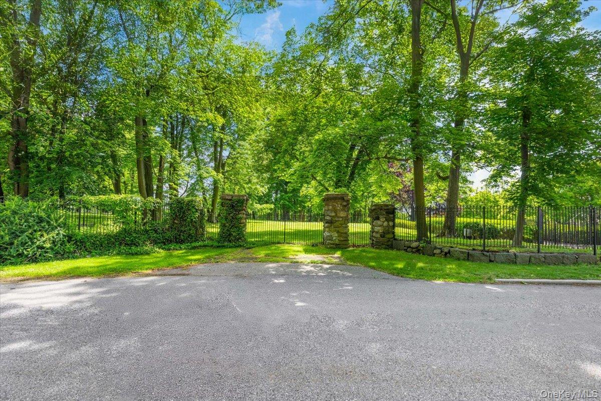 19+ acres of magnificent property in estate section of southern Purcha...