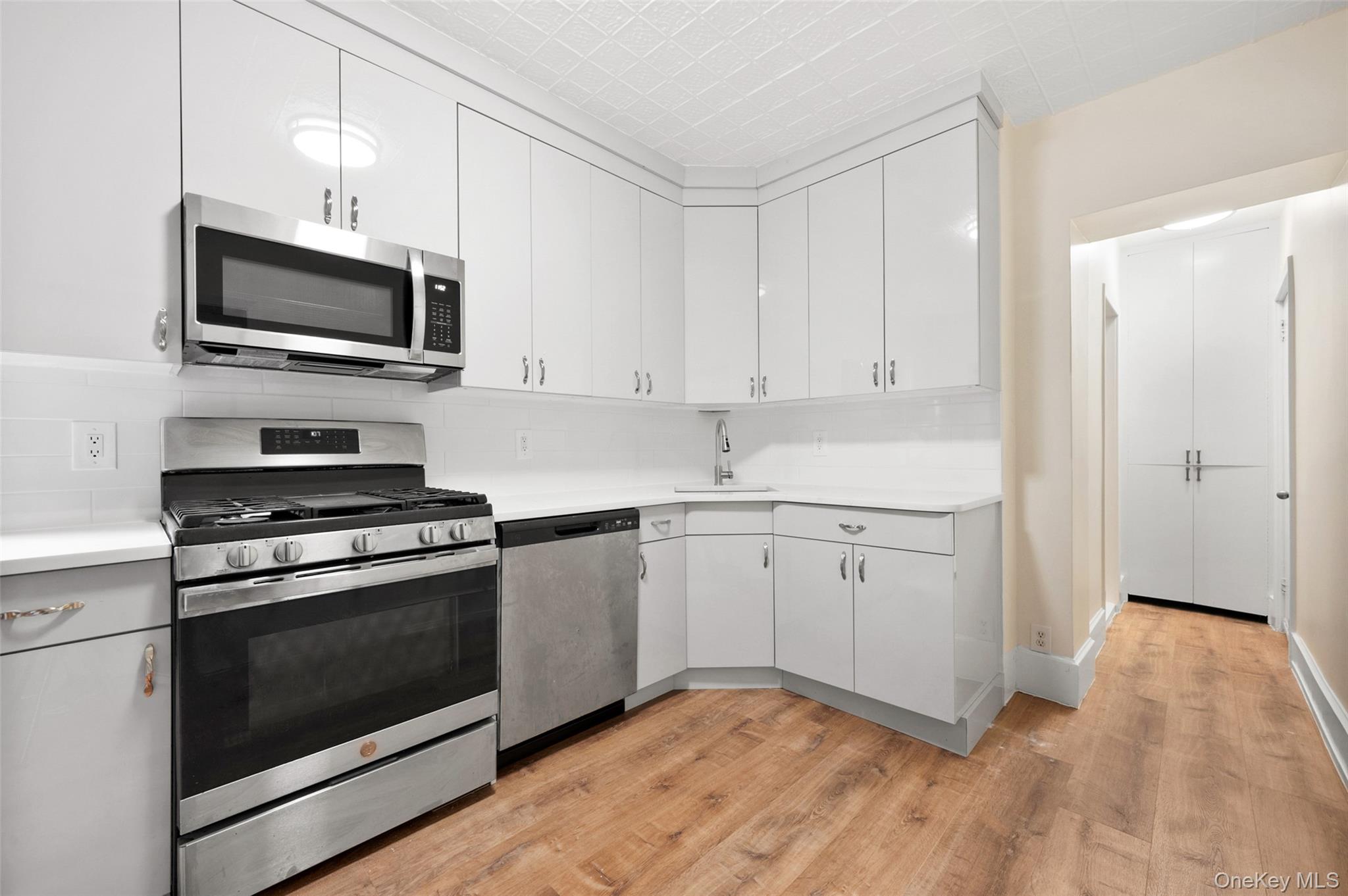 Photo 4 of this property