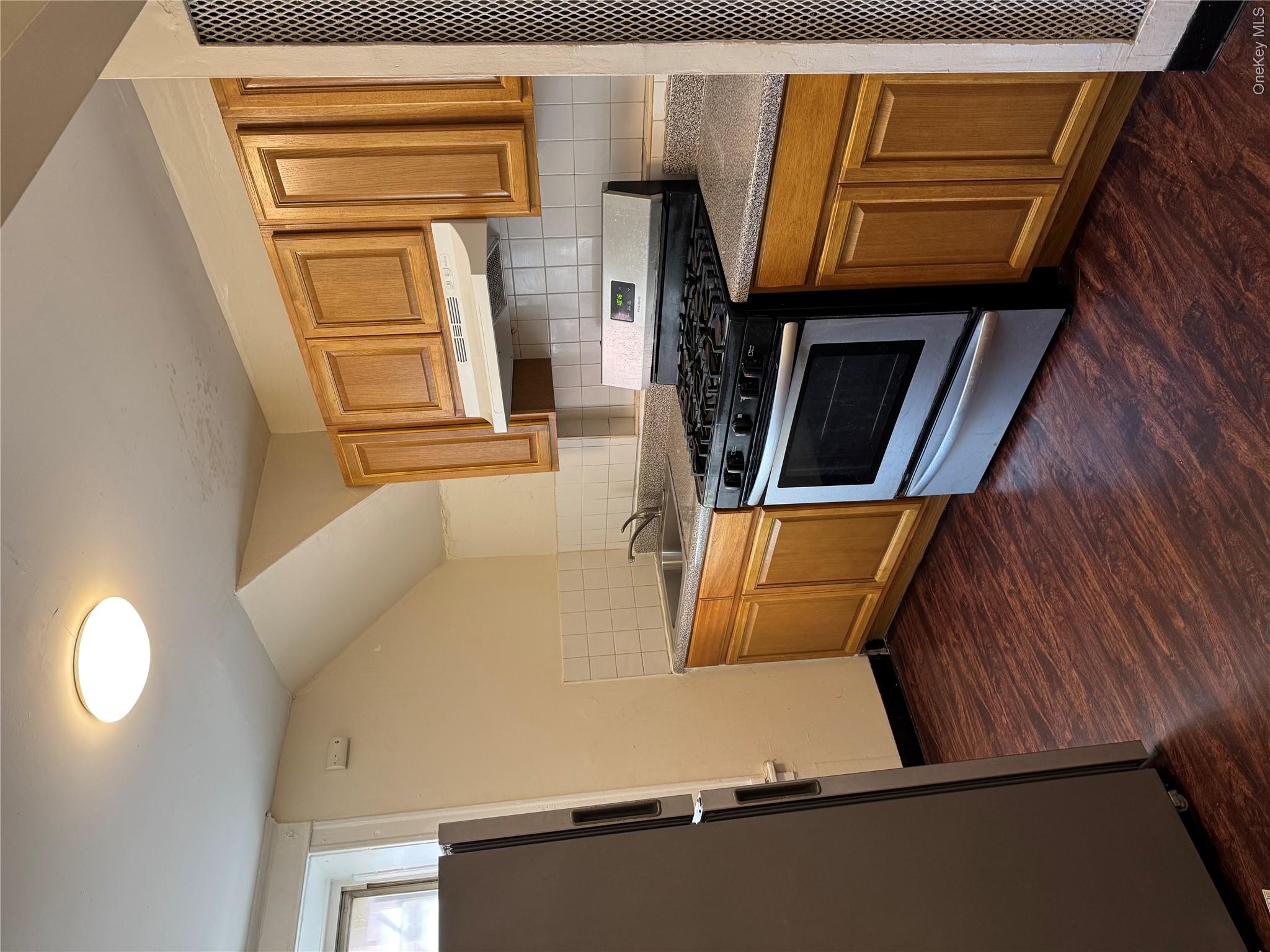 Nice one bedroom apartment on the 1st floor of the building. Close to...