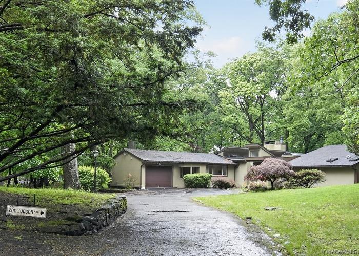 Spacious contemporary single-family residence situated on approximatel...