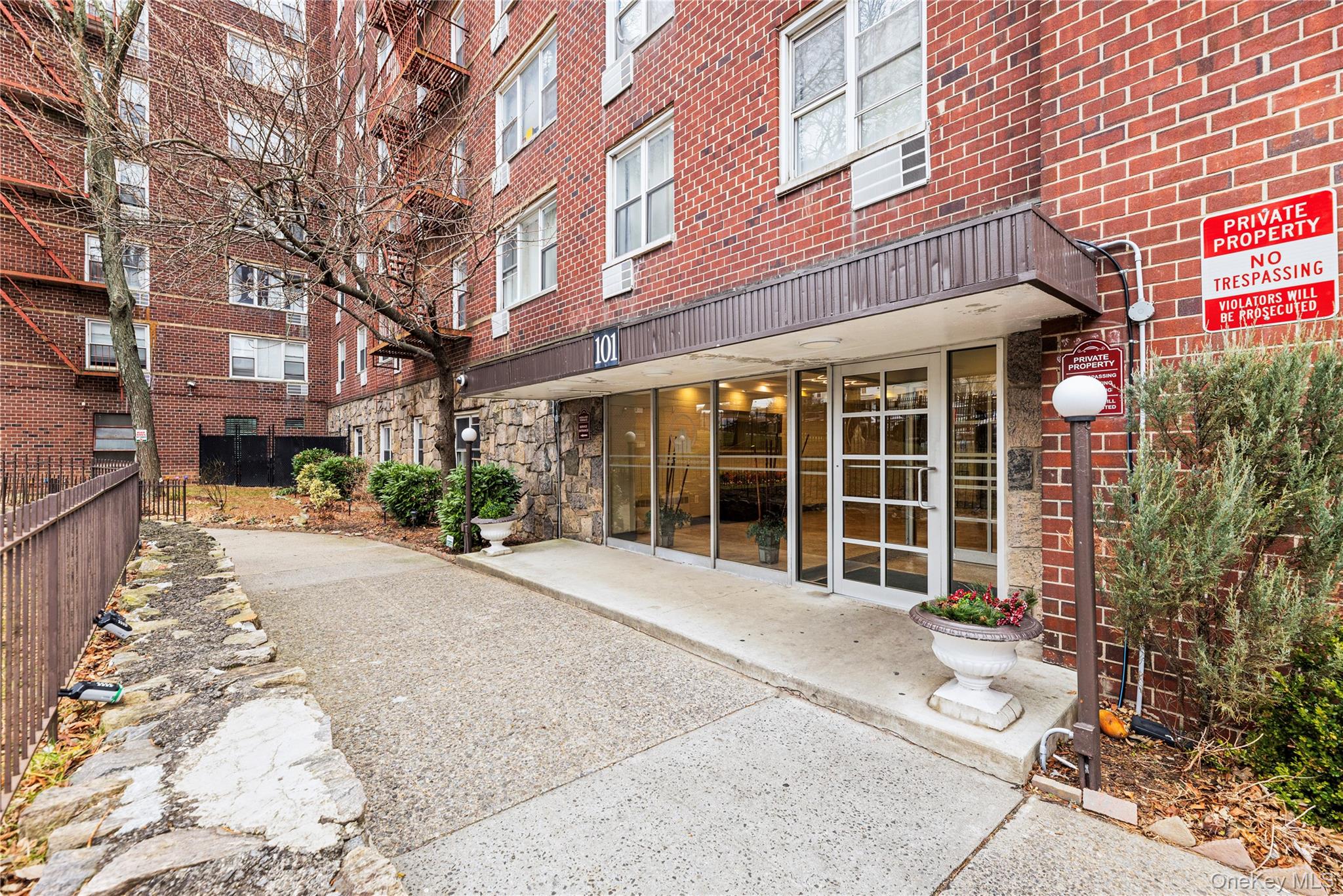 Welcome to 101 Highland Avenue, a newly renovated 1-bedroom co-op offe...
