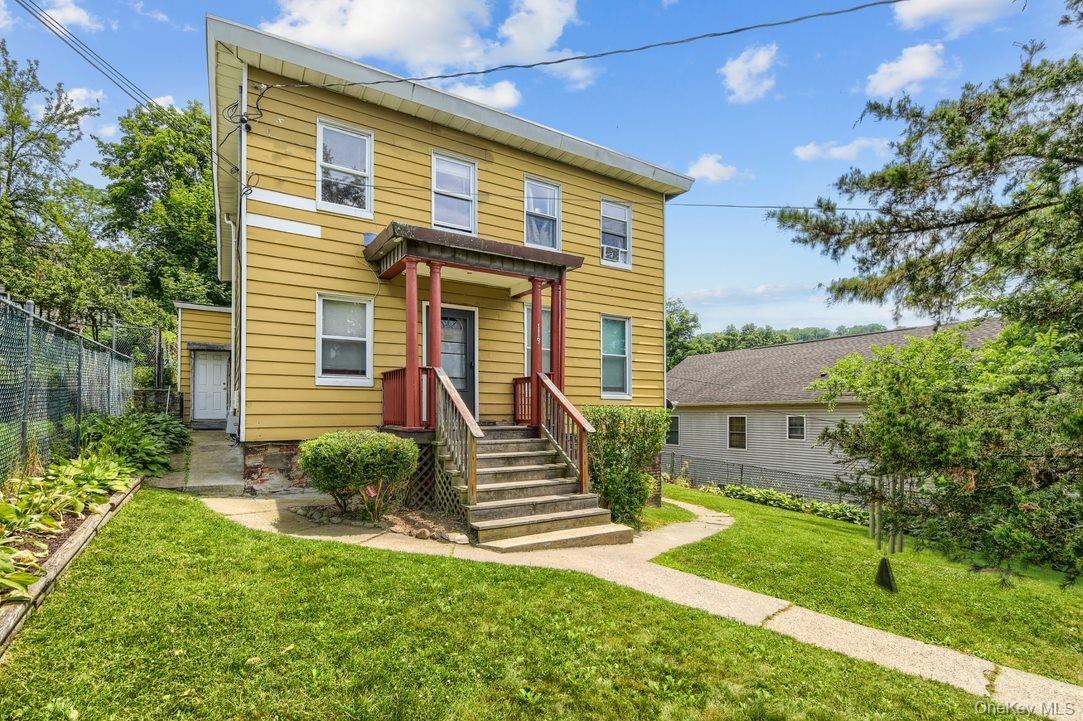 1 Bedroom, 1 bath, top floor unit boasts large kitchen with wood cabin...