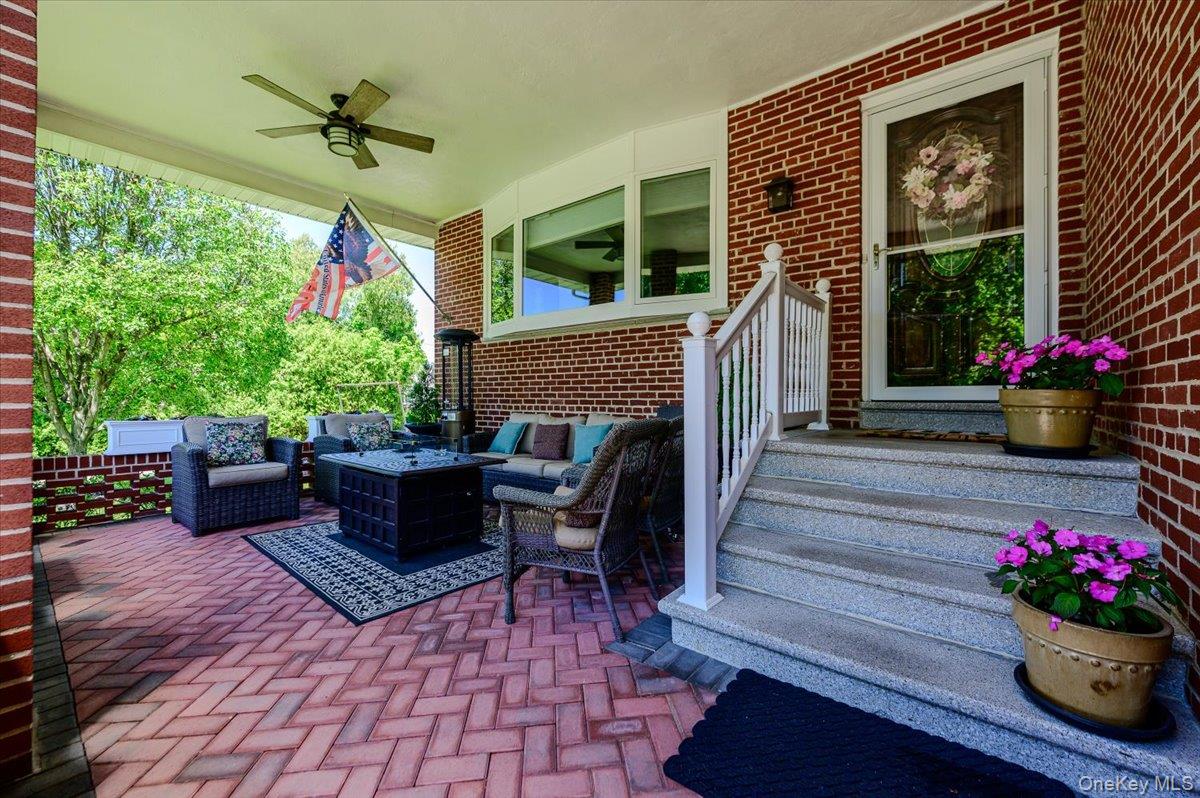 Photo 4 of this property