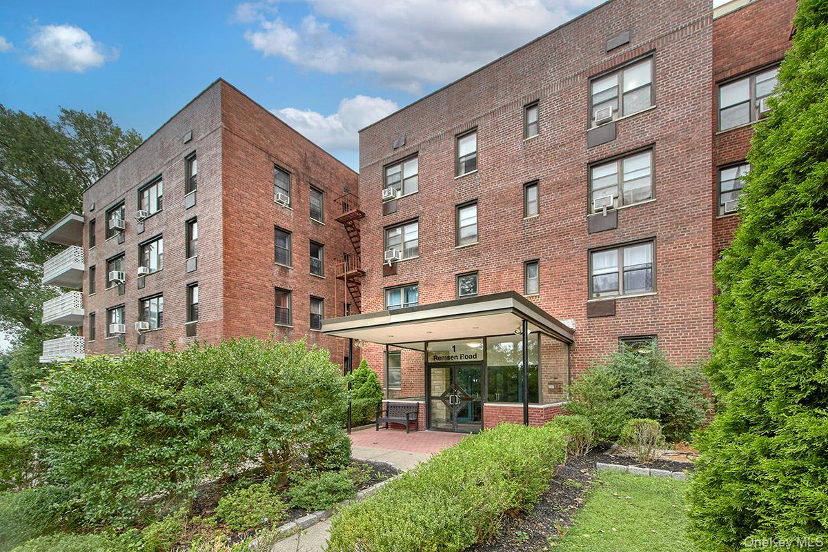 Welcome to Remsen Gardens! This well-maintained co-op complex is situa...