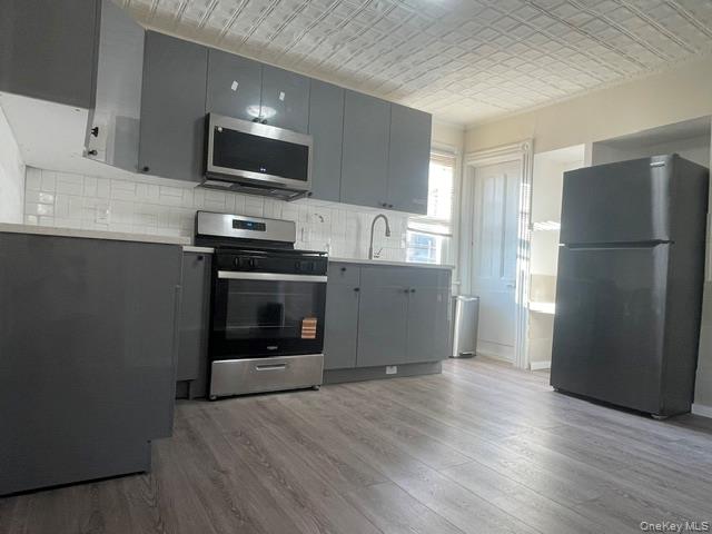 Spacious 2-bedroom apartment featuring an additional flexible room tha...