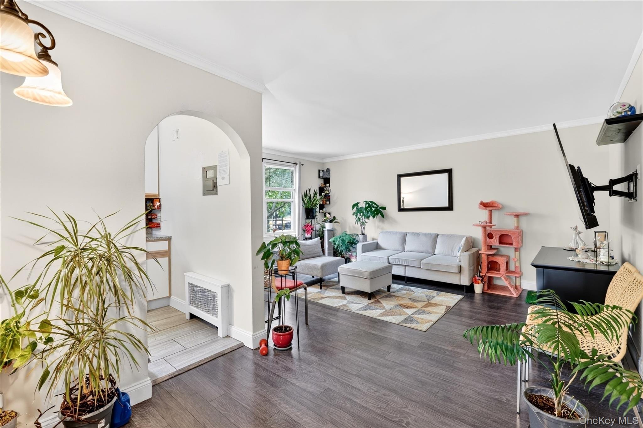 Bright and spacious 2-bedroom rental in an excellent location! This co...