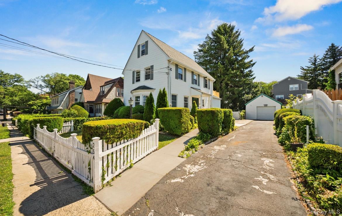 Photo 4 of this property