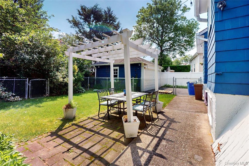 Photo 3 of this property