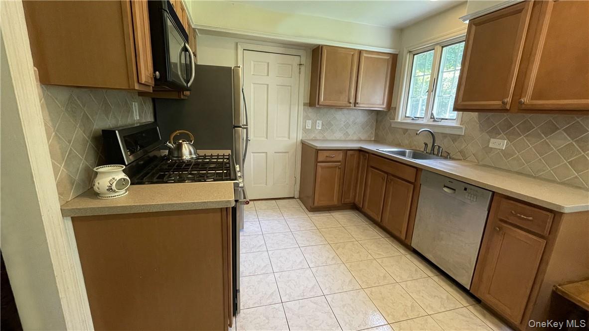 Photo 4 of this property