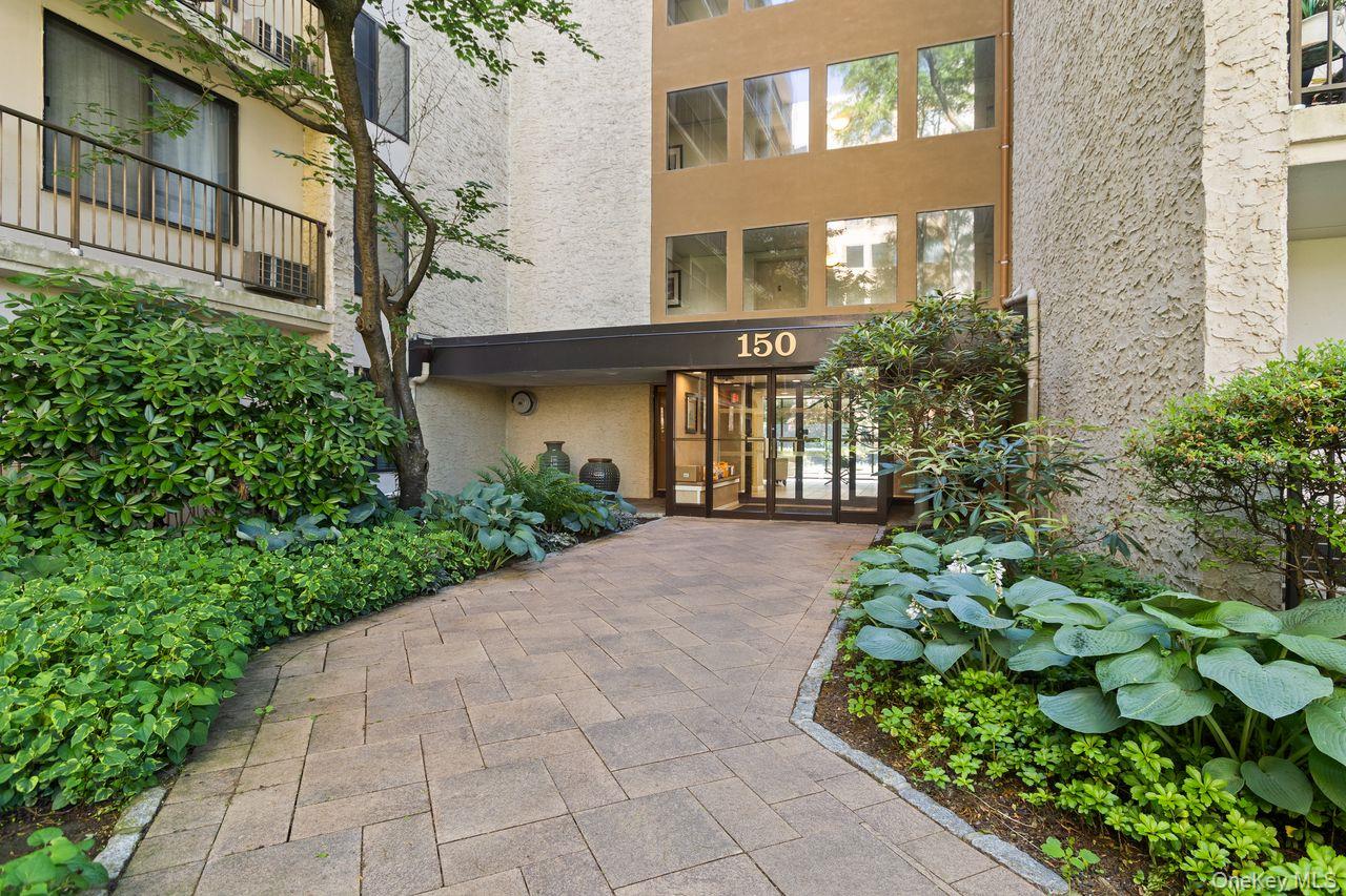 Welcome to the River House!  This well sought after neighborhood is ex...