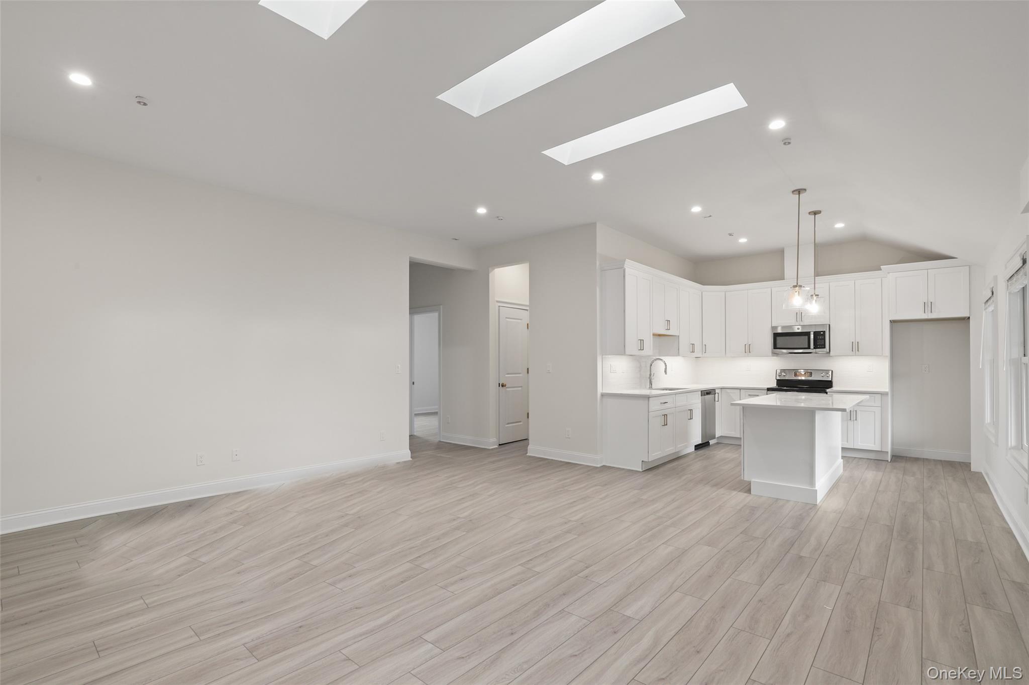 Absolutely turnkey apartment for lease. Open-concept Great Room. Kitch...