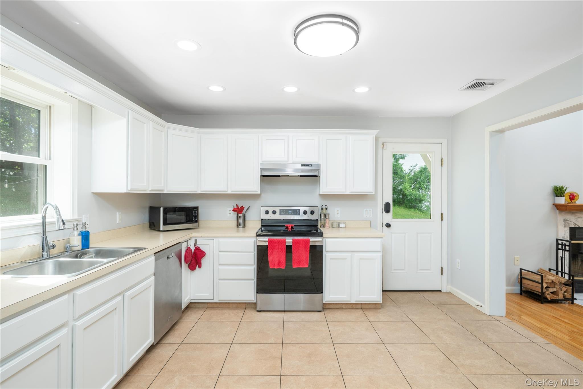 Photo 4 of this property