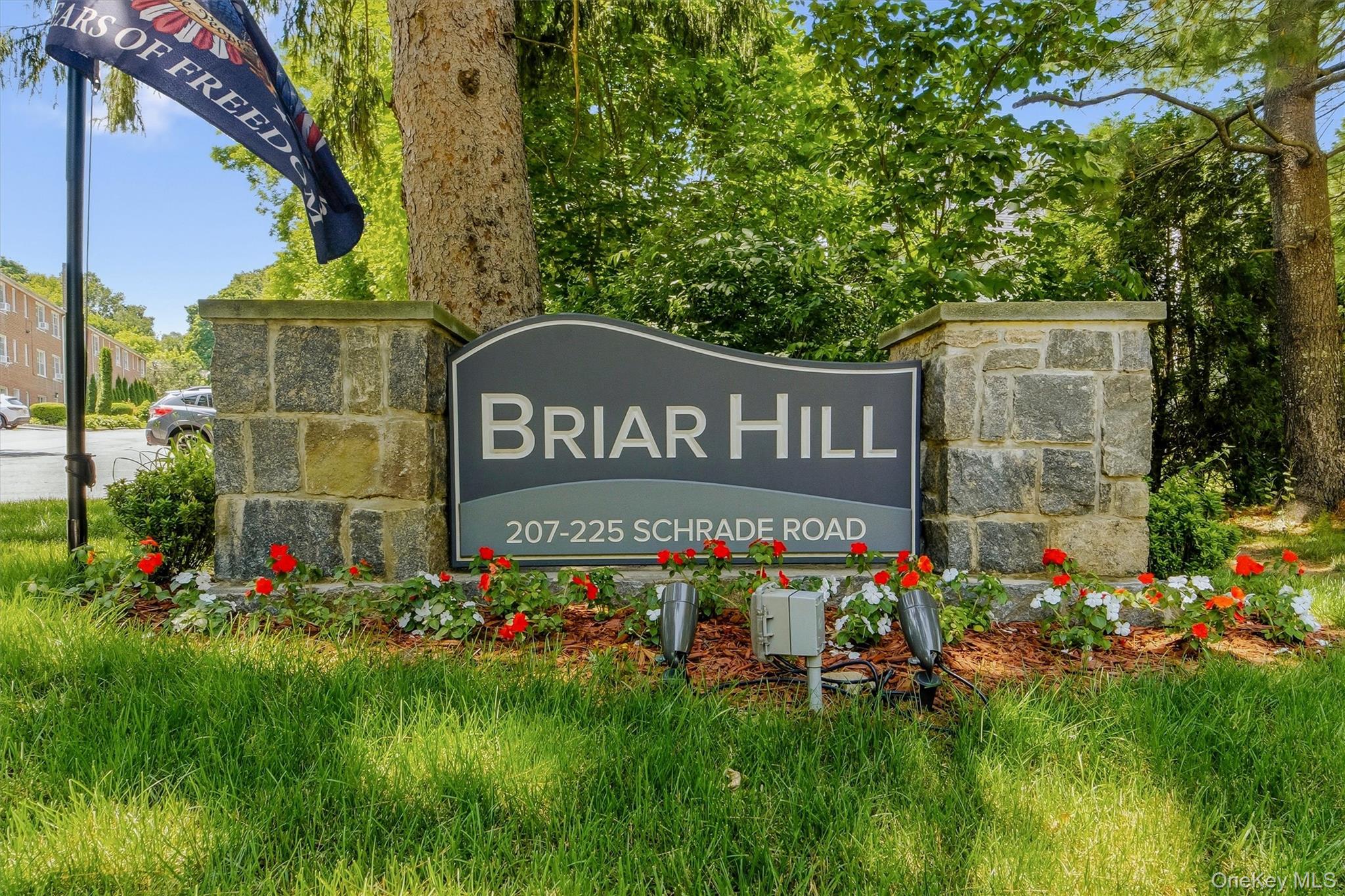 Bright and sunny studio apartment located in the highly desirable Bria...