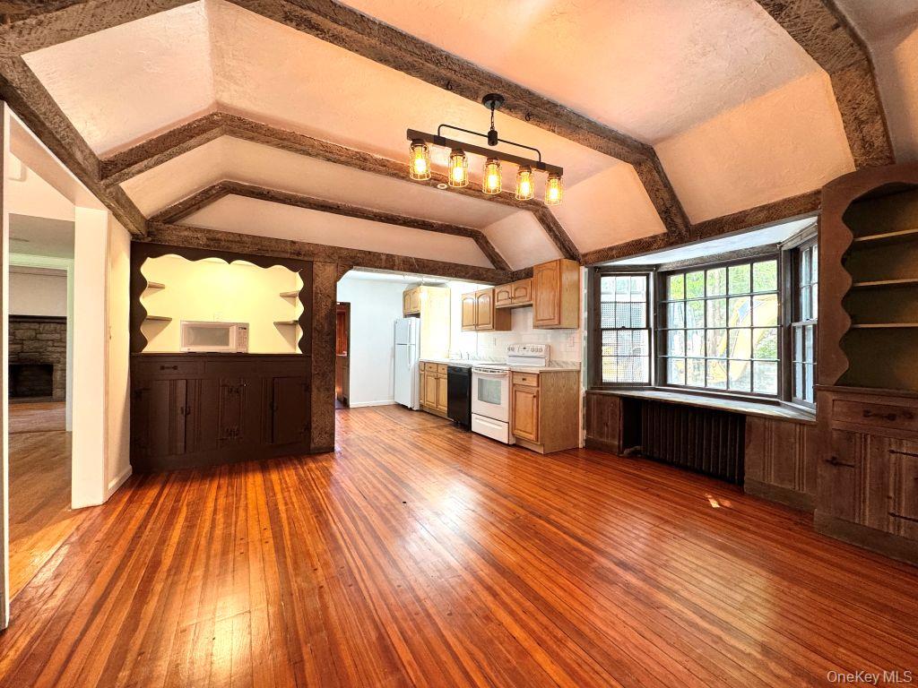 Photo 4 of this property