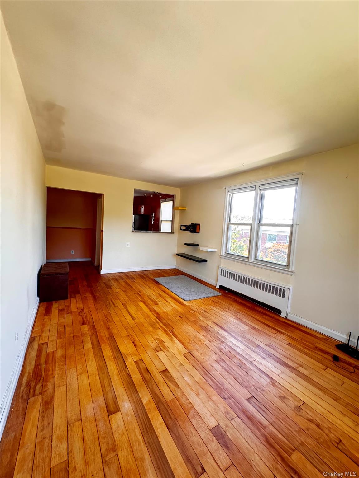 Spacious and well-maintained studio apartment located in a desirable g...