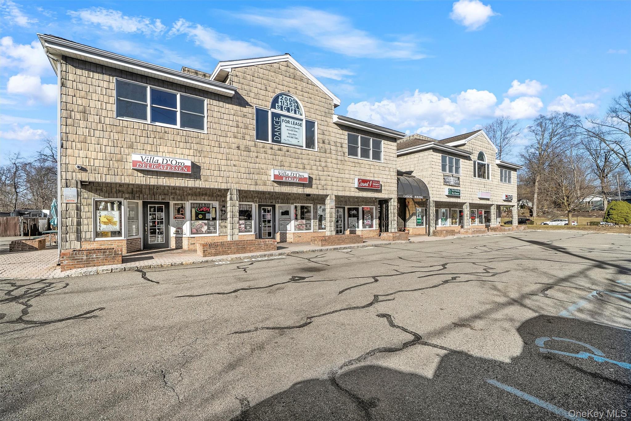 Dry cleaner.
Prime Location with High Visibility and Ample Parking.
Th...
