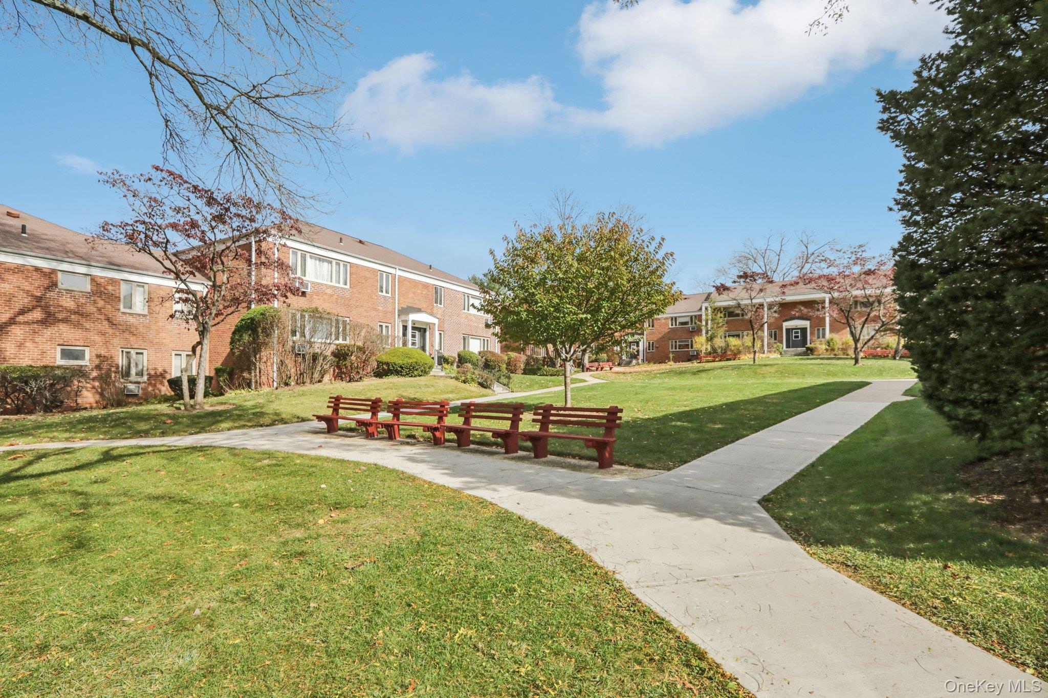 The Edgebrook is a uniquely convenient location in White Plains within...