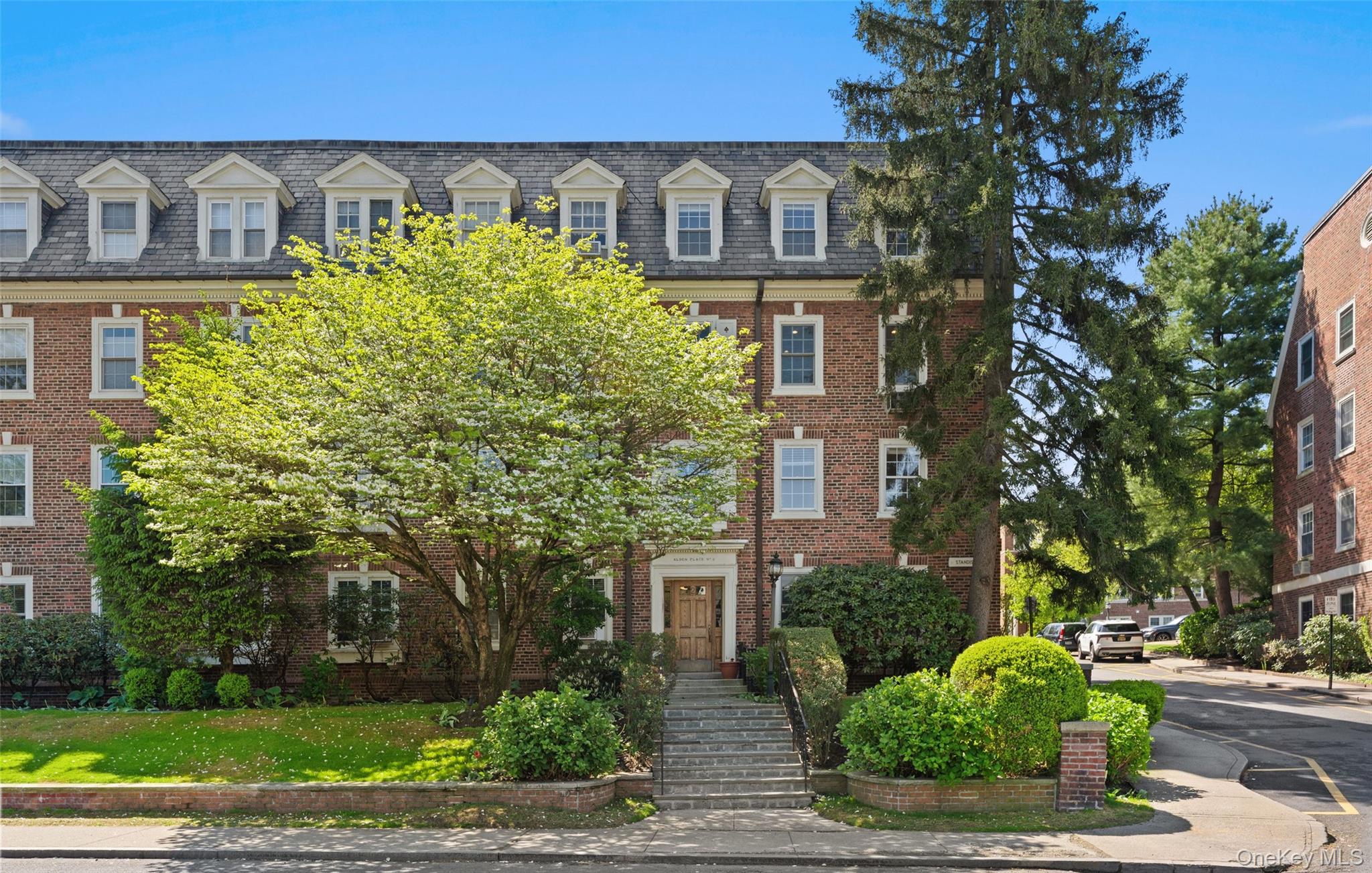 Lovely top floor Bronxville Village coop in a gracious Georgian, pre-w...