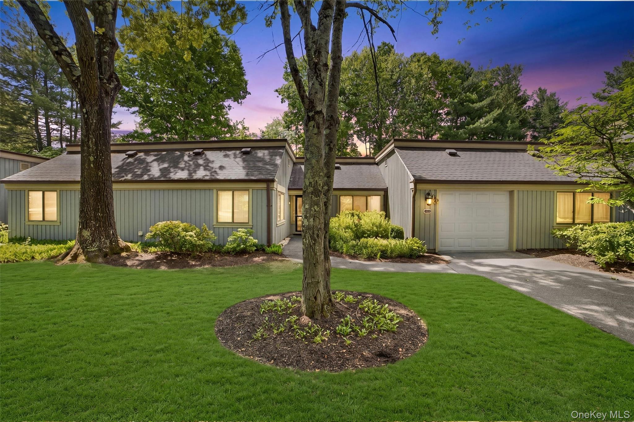 Enjoy Easy Living in This Bright and Well Maintained 2 Bedroom 2 Bath...